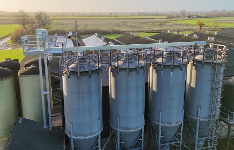 Replacement NEW JEMA Dry Pit and 60tph Top Conveyor fitted at Pig Farm